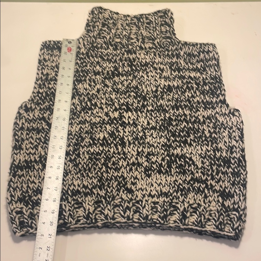 Black and White Knit Sweater - Picture 2 of 4